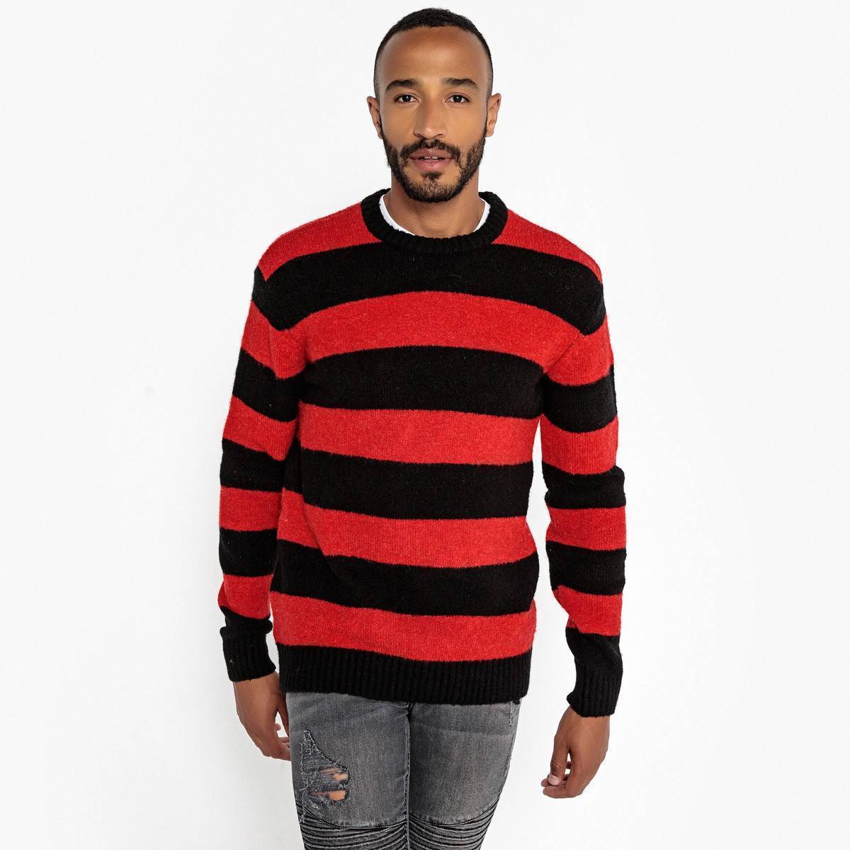 Черно красный полосатый свитер