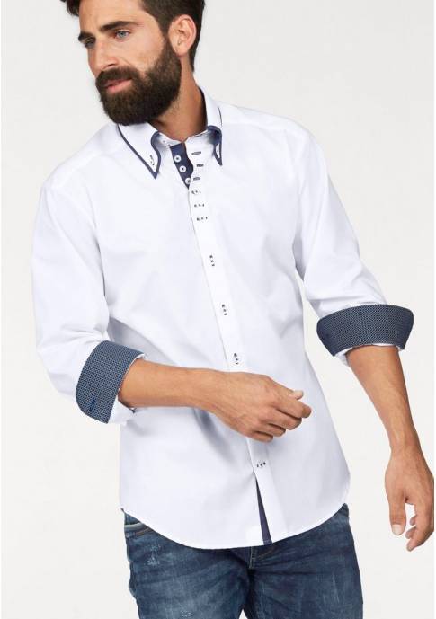 Белая рубашка с синим воротником